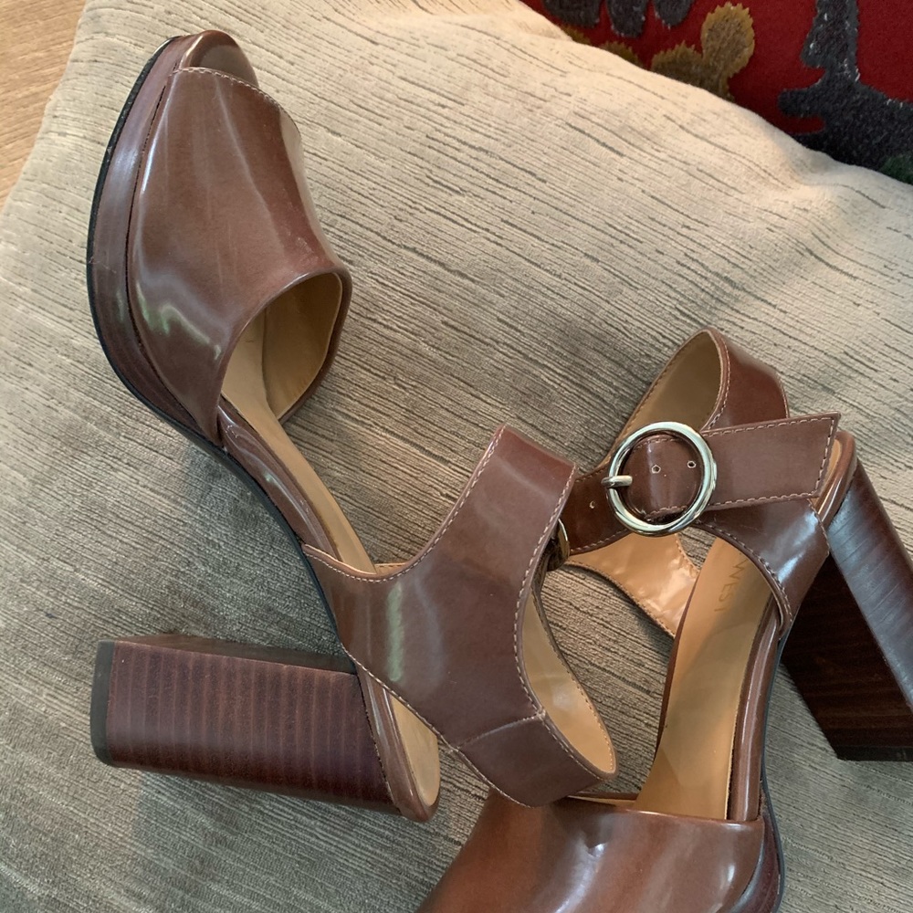 Nine West Stacked heals brown w buckle